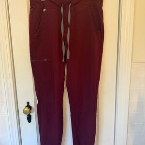 Figs Womens joggers in maroon